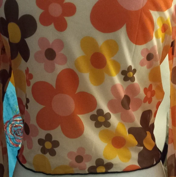 New,70's influence sheer mesh floral power bell sleeve croped top size medium. - Picture 6 of 8